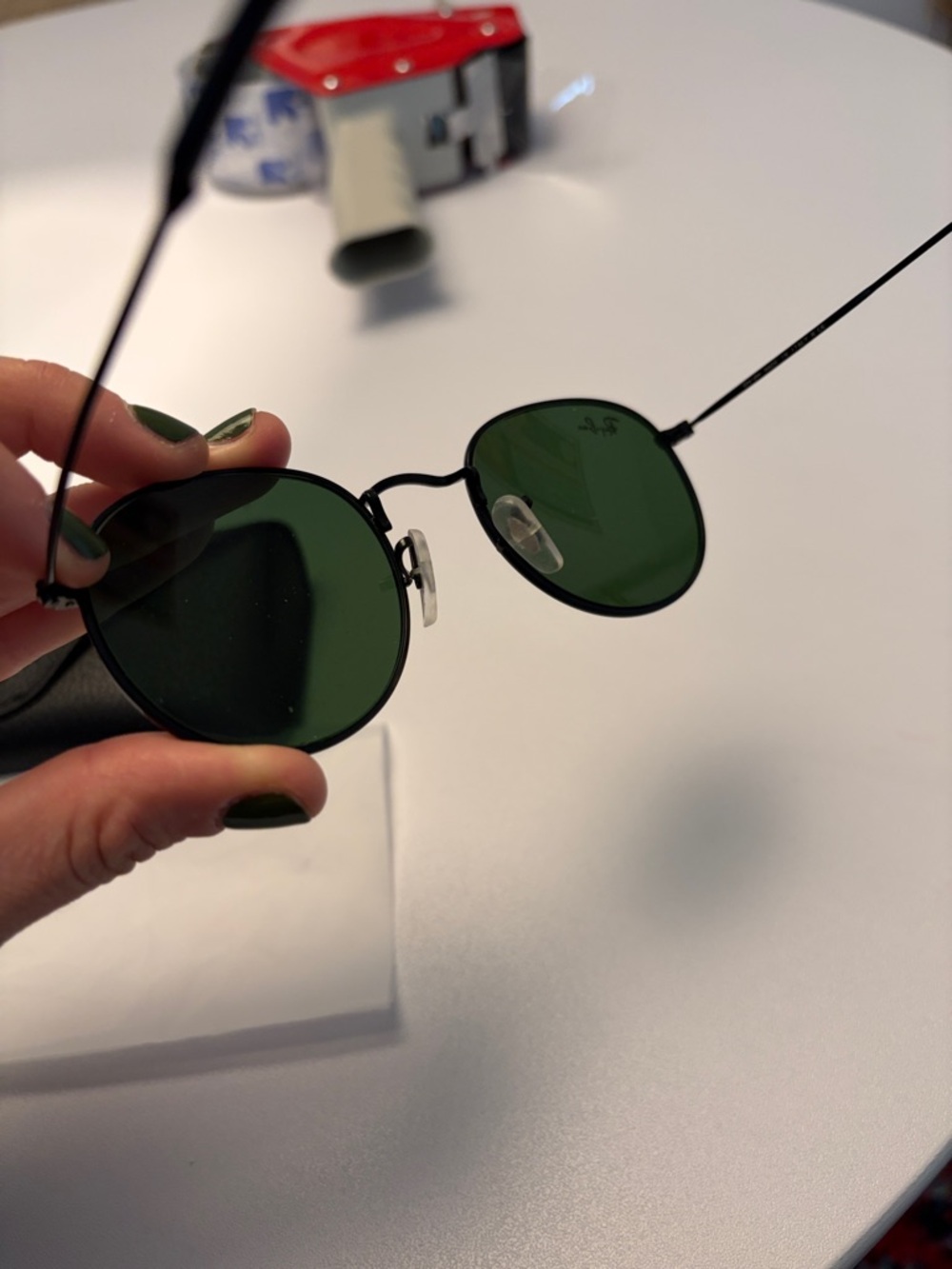 Ray-Ban Round Metal Sunglasses in Black with Green Lenses - Picture 4 of 5